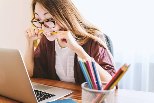 Vì sao tên họa sĩ 샤갈 lại trở thành từ lóng gây tranh cãi trên mạng xã hội Hàn Quốc?