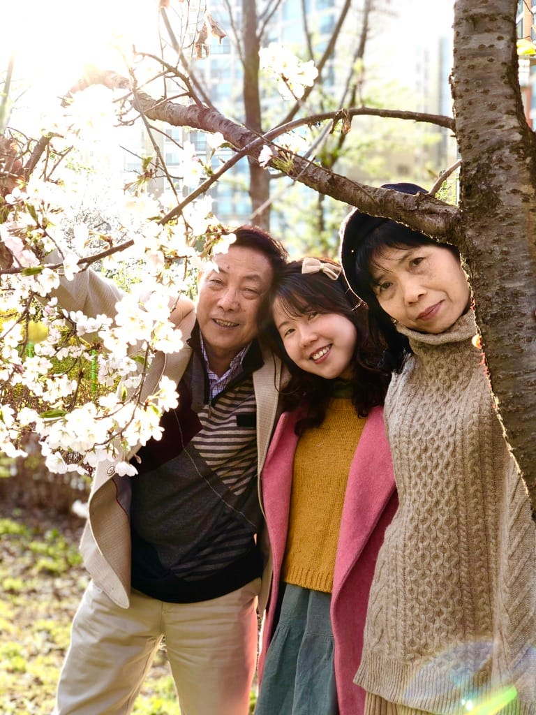 Con sẽ không sống như mẹ đâu: Lời hứa của những đứa con gái ngang bướng và sự thật khi trưởng thành